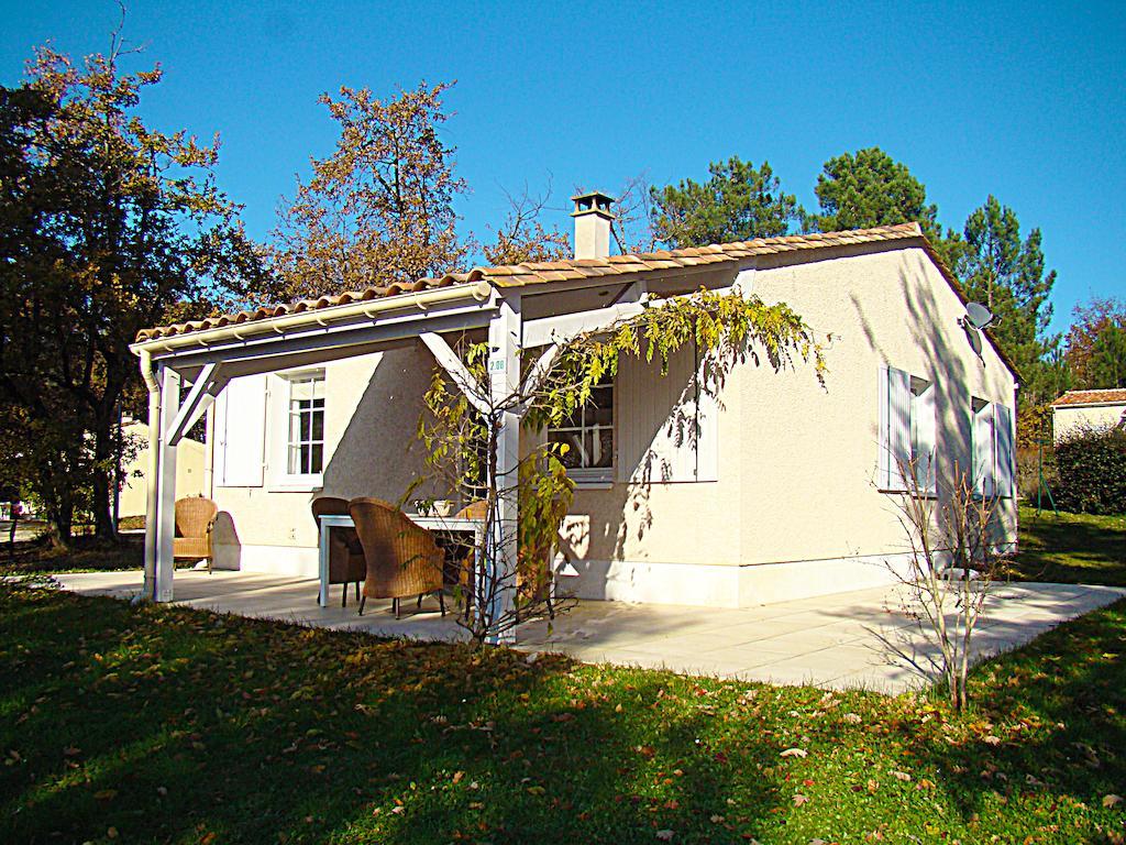 Etang Vallier Resort Brossac Oda fotoğraf